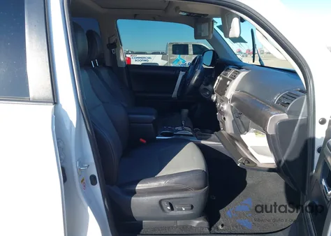 2018 Toyota 4Runner Sr5 Premium z USA, uszkodzony, nr VIN JTEZU5JR0J5180103